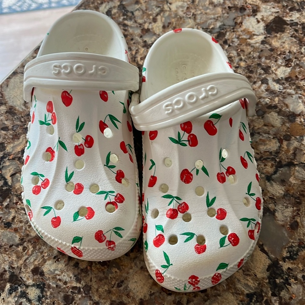 Girls crocs